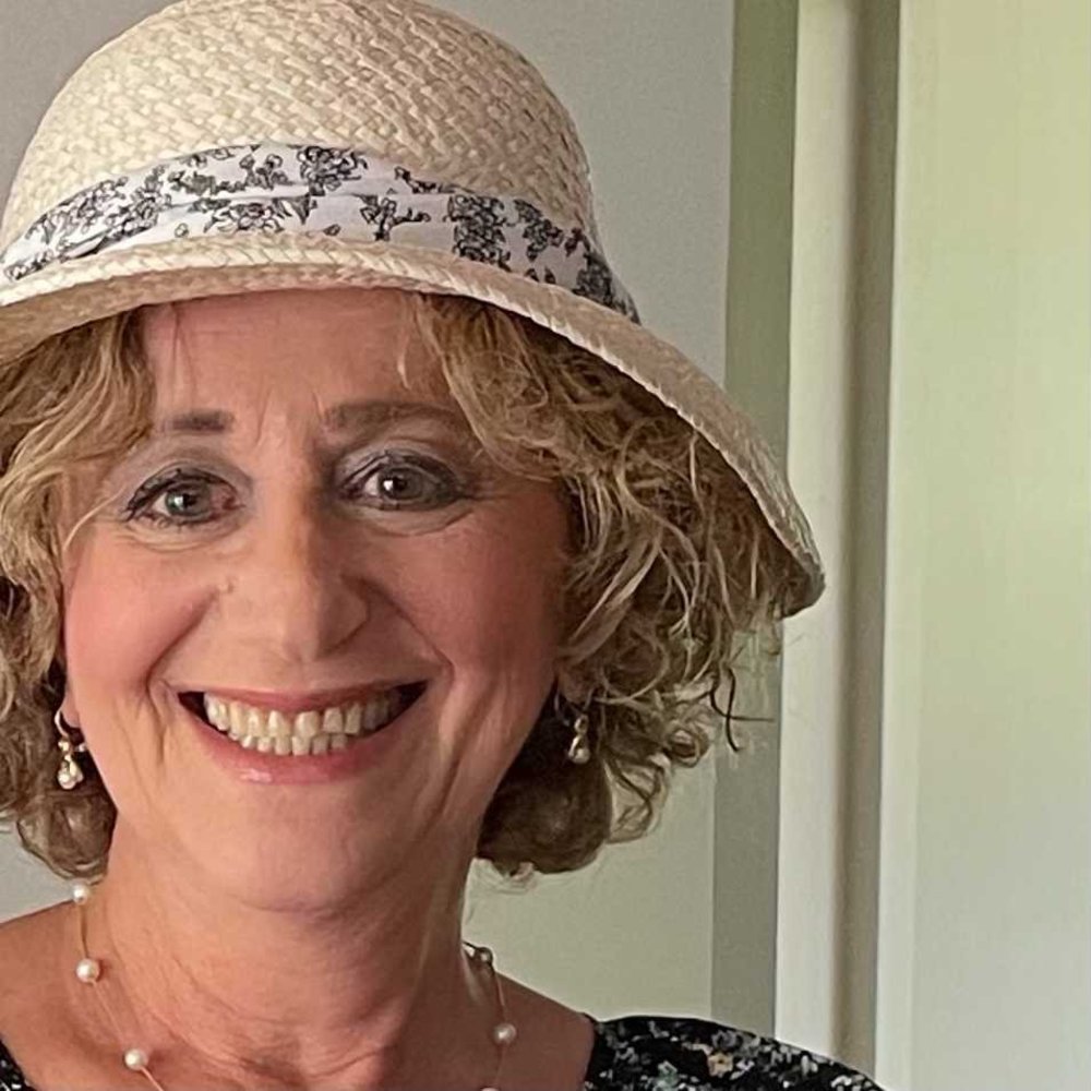 Meet your Posher, Larisa